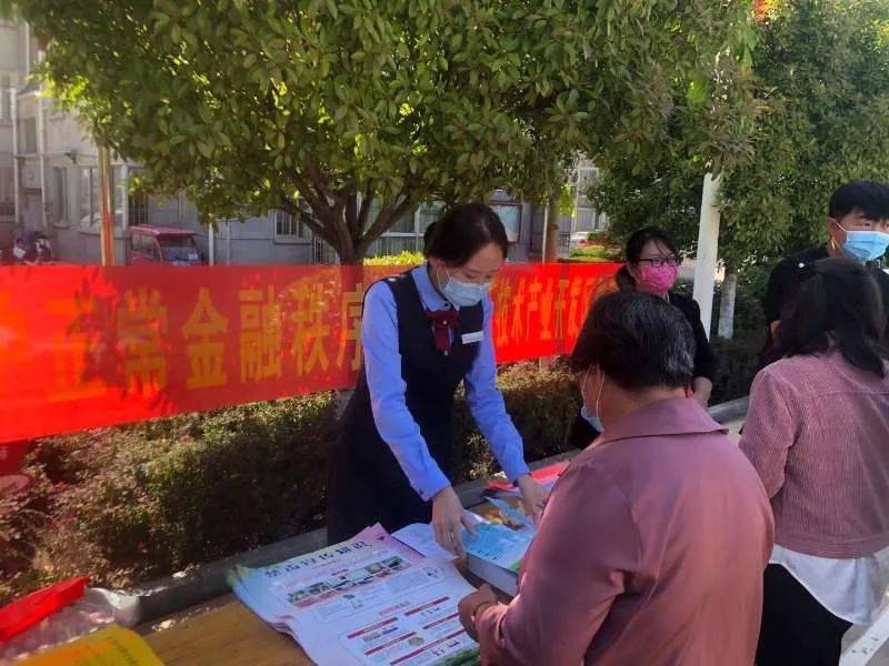 首提“普惠信贷” 让更多金融活水润泽“小生意”“小日子”