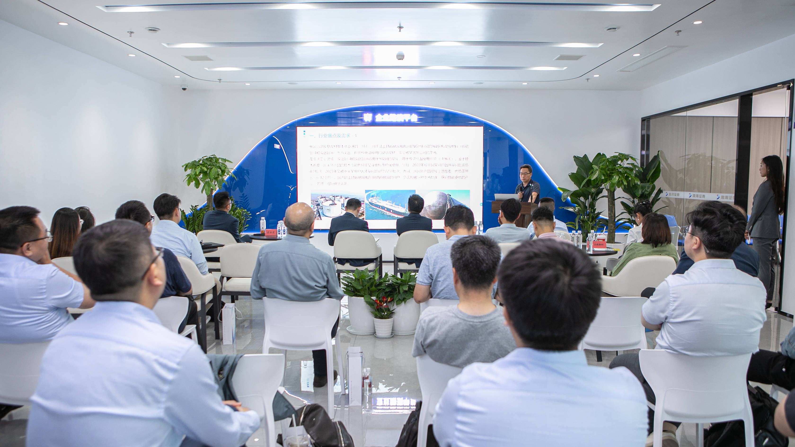 “智变”提速 DeepSeek金融“朋友圈”持续扩容