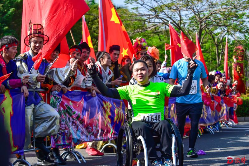 中国银联发起星光“马拉松”：捡拾垃圾的星光 终成守护锦绣中华的星河