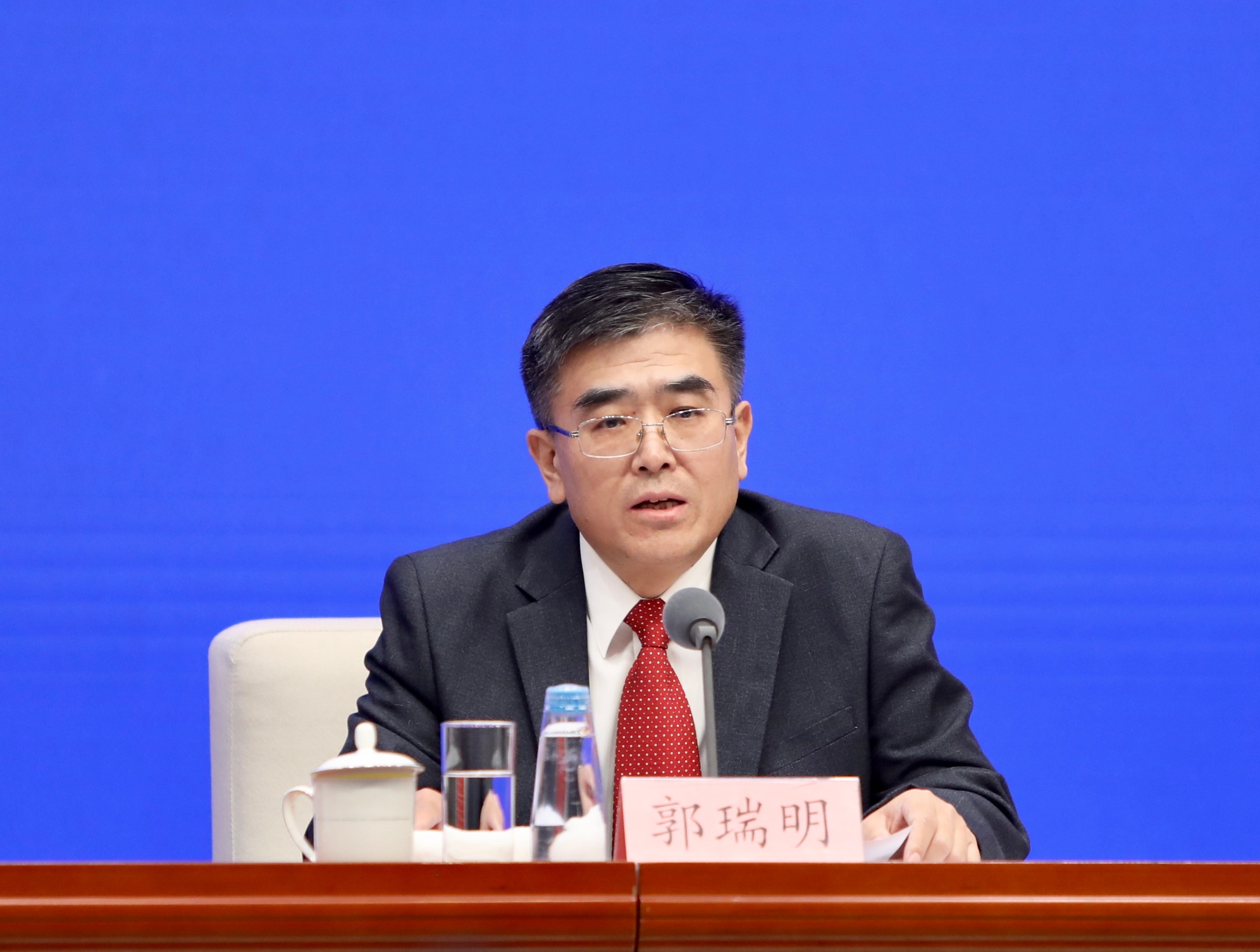 坚决破除利益链“生态圈” 严惩财务造假 优化市场环境