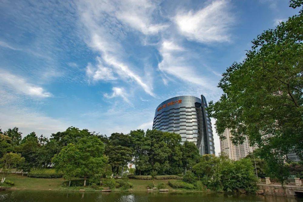 金融活水润沃土 保险护航振兴路——中华财险鞍山中支创新推出南果梨“双险融合”模式 筑牢乡村振兴风险屏障